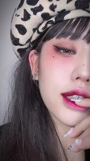 ITZY’s new comeback makeup with @클리오 찐 ✨ Check it out in my link in bio for 40% OFF X-Mas sale at Amazon! Products used: Clio Kill lash mascara (01) Clio pro eye palette (13) Peripera Ink velvet 34 Clio blur tint (07) Rare beauty liquid blush (believe) Clio kill cover the new foundwear cushion (03) #clio #killlashmascara #killlash #mascara #kbeauty #eyemakeup #makeup #itzy #makeupcover #kpop