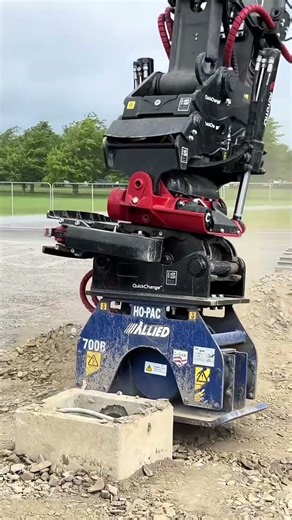 Busy busy with the Rototilt tiltrotator and Volvo EC140E excavator at