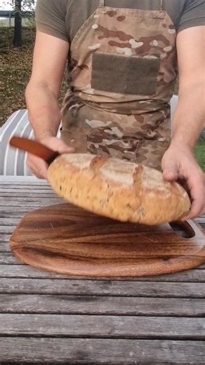 Več : https://youtube.com/shorts/YhUI_z2Gvdc Polnozrnati kruh mešanica koruze debelače in pirine moke #video #food #kruh #bread #brot #хлеб #pane | Pečavar Jože Joe