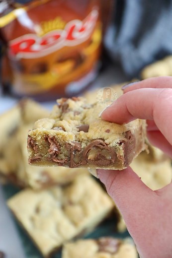 Rolo Cookie Bars! 😍🍫 Recipe - https://www.janespatisserie.com/2016/09/05/rolo-cookie-bars/ | Jane's Patisserie