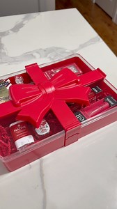 Red snack box gift! • • • #christmasgiftideas #giftideas #giftforher #christmas #snackbox #christmasgifts #giftidea #christmasgiftsforher | Itsjustfmae