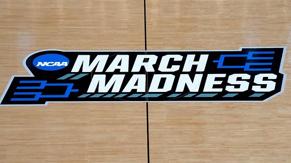 How many total points are scored on average during the final March Madness game?