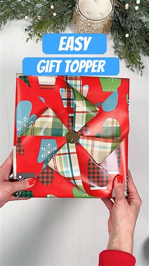 Wrapping Paper Pinwheel Gift Topper | Easy DIY Gift Wrap Idea #holidayonshorts #giftwrapideas