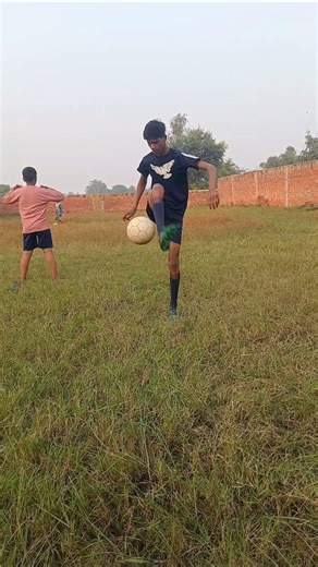 Easy New Skill Tutorial Juggling Coach Failed Up #easy #football #skills #footballskills #shorts