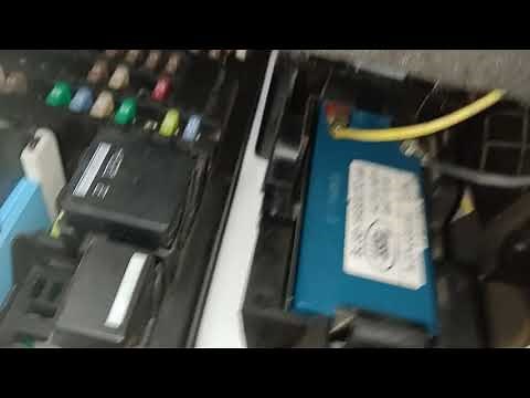 Range Rover Evoque auxiliary battery(1)