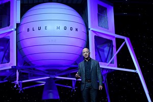 Blue Origin Engineer to Replace SNL Star Pete Davidson on Space Flight