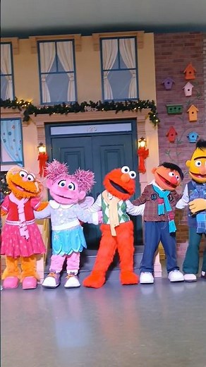 Remember to keep Christmas with you✨️🎄 #sesameplacephiladelphia #abbycadabby #elmo #zoe #bert #ernie