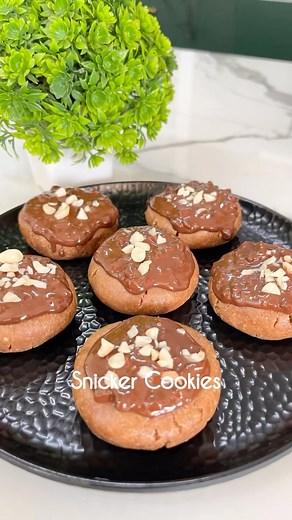 🔉🔉 Snicker Cookies 🌿 SugarFREE and GlutenFREE NOTE : Please consume only 1/2 a cookie in a day or make smaller cookies to maintain weight. If you are someone who is looking to put on weight then you can consume 1-2 cookies in a day. Recipe 🌿 1 Cup roasted oats 🌿 1/4 Cup roasted peanuts 🌿 1 tbsp cocoa Powder 🌿 4 tbsp Honey/Maple Syrup 🌿 1/4 Cup Peanut Butter 🌿 1 tbsp Milk (if required to combine the dough) 🌿 1/2 Cup Melted Dark Chocolate. 🌿 1 tbsp Chopped roasted peanuts Note : Use Sug