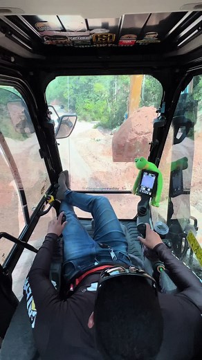 Cat 320 Excavator Review: Loading Power