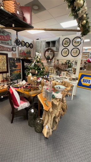Both our booths at Angry Mama’s still stocked with treasures for this most wonderful time of the year, but come see us soon! And don’t miss out on all the exciting events planned in downtown Dahlonega.🎄 | The Cannery
