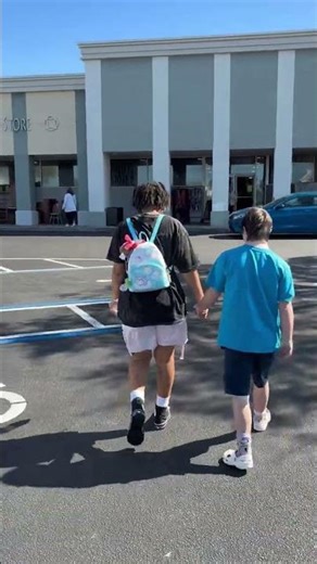 Thrifting in St. Petersburg + Pizza Lunch — Spring Break with Hannah & Jon 🍕