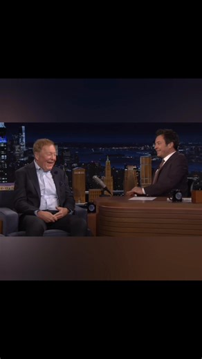 4.6K views · 87 reactions | Jim Downey, guionista de SNL durante 30 temporadas, acepta que Jimmy fue escritor fantasma antes de entrar al show y agradece a Dios que Jimmy no le hizo caso a uno de sus consejos. 藍 29 de octubre de 2025. | Jimmy Fallon Latin America FANS | Facebook