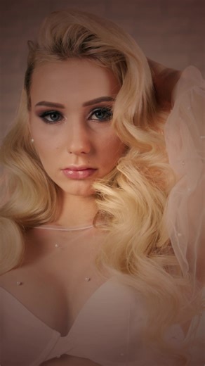 La noche perfecta existe, y comienza en #theclub 🎩🪄 Lujo y la mejor compañía en un ambiente exclusivo. 🔥 Te esperamos a partir de las 9:00pm #cabaretdance #restaurante #miércolesdebuffet #gentlemensclub #private #premiumnightlife #tabledance #mexicocitynightlife