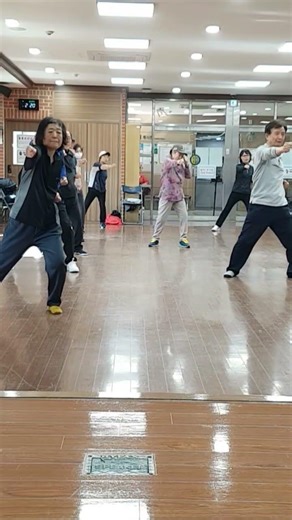 윤용범태극권. Peter Yoon Taichi class. 서울 강북노인복지센터 태극권 강좌. 늘 건강하시고 행복하시기를 기원드립니다 🙏