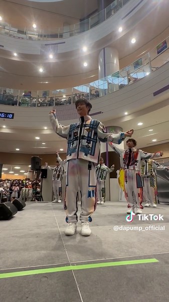 DA PUMP (@dapump_official) - サンライズ・ムーンの宇宙イベントでのパフォーマンス