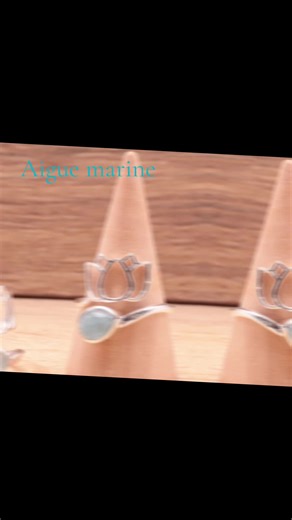 ✨Disponible sur notre site . 🦋 L’aigue-marine, pierre aux reflets d’eau limpide, est bien plus qu’un joyau esthétique. En lithothérapie, elle est reconnue pour ses propriétés apaisantes et communicatives, agissant autant sur le corps que sur l’esprit. #mystica66 #bijoux #mineraux #lithotherapie .