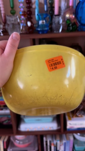 Jessica on Instagram: "Let’s clean some dishes! 🧼 I have two different scenarios today requiring two different solutions. The Glasbake 💛bowl is plagued with utensils marks that are sometimes mistaken for scratches. I use Wright’s Silver Cream to buff those out. The Pyrex Gourmet dish and lid have cooked on grease and for that I used oven cleaner to do the heavy lifting for me. ✨ 🦉 Be kind. Love your neighbor. Fight fascism. 🦉 #cleaningvideo #cleaningpyrex #pyrexobsessed #pyrexhoarder #vintag