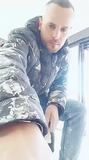 Counting Banknotes: A Relaxing Indoor Scene