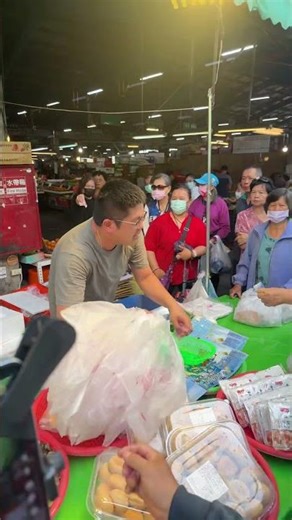 發瘋拚掃攤 兩隻金鯧賣100 #安南果菜市場 #士官長海鮮拍賣 #最便宜的海鮮叫賣 #吃呼肥肥