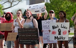 More than 100 gather in peaceful protest through Sheboygan streets
