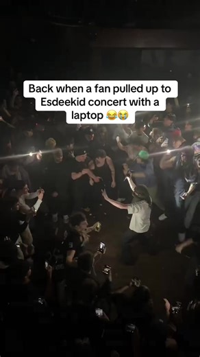 Back when a fan pulled up to Esdeekid concert with a laptop 😂😭 #esdeekid #laptop #rap #fyp #funny