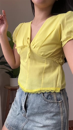 Yellow Lace Corset Top Outfit Ideas