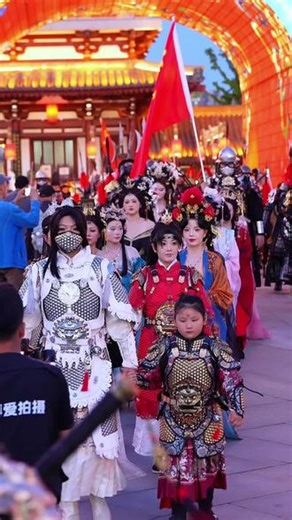 #甲胄 #中国甲胄游街 #盔甲 #古城巡游表演 #大唐不夜城 汉服甲胄巡游 大唐不夜城 全国甲胄爱好者