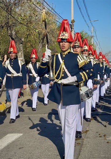 Himno Penachos Rojos de la Escuela Militar