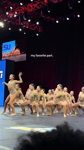 obsessed 😍 @LSU TIGER GIRLS @Kristin Daniel #lsutigergirls #lsu #uda #udanationals #jazz (no idea how this song ended up here 😭)