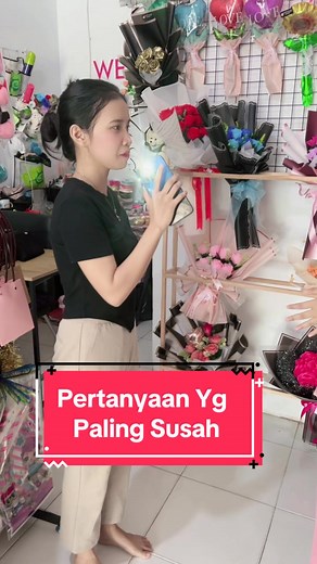 Beli kk, jgn di tanya aja 🥹 . Lotus Gallery Pontianak 🪷 Alamat : Jl. Danau Sentarum No 137A (Samping J&T Danau Sentarum) Info Pemesanan Wa : 0857-5008-0028 #buketppontianak #buketwisuda #buketanniversary #kadopontianak #kadoultah #kadoanniversary #hadiahpacar #hadiahistri #hadiahpontianak #buketmurah #buketmurahpontianak #fyp #xyzbca #xyz