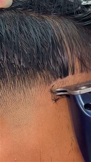 Easy line up C #usashorts #barberia #haircut