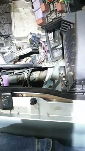 Renault Laguna II 2001- 2007 1.9dci Glow plug relay/module location