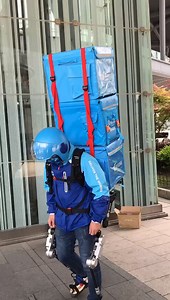 Wearing a #robot exoskeleton like Bridges, the worker for food #delivery service Eleme appeared on a Shanghai street. He carried three take-out boxes on his back. The hashtag "robot exoskeleton for food delivery" was viewed more than 20 million times on Sina Weibo. (China Daily) https://bit.ly/3bl6jXP | China Daily