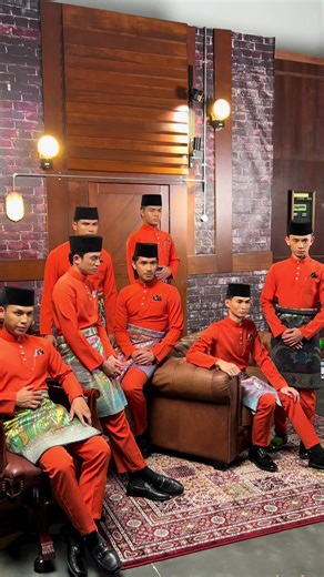 Team orange sila munculkan diri anda! nampak ada class pakai warna ni 😍 #elrahexclusive #bajumelayuslimfit