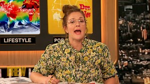 That's a wrap on another fun week at the news desk for Drew and Ross Mathews! 🤣 | The Drew Barrymore Show