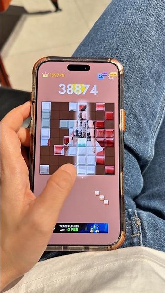 เชื่อว่าทุกคนจะมีเกมโปรดหนึ่งเกมโหลดอยู่ในมือถือ