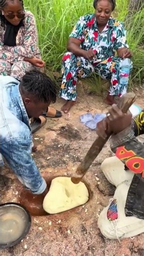 Fufu: An African Staple Food Eaten Without a Spoon 🤯🍽️ #food #tiktok #viral