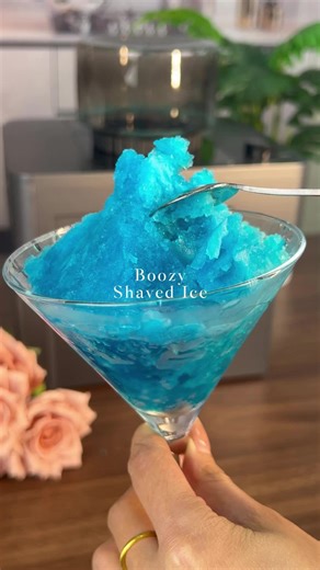 Who knew cocktails taste this good as a slushie? 😋 #icemage#quickfreezer#shavedice#icemachine#slush