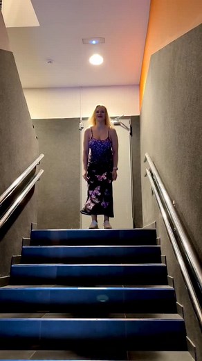 Just running down the stairs 💜 | Dolly "dollylicious" Fox