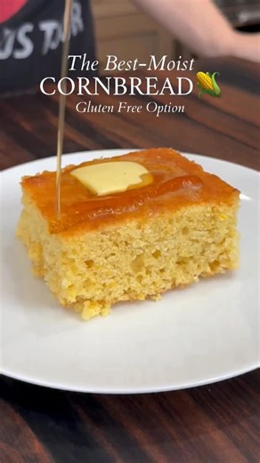 Danielle Cochran | THESALTYCOOKER®️ on Instagram: "Moist cornbread is rich and tender with a soft, buttery crumb that melts in your mouth and stays perfectly fluffy with each bite. Comment “RECIPE” & I’ll send you the full recipe. Or recipe is on my blog https://thesaltycooker.com/the-best-gluten-free-cornbread/ #cornbread #glutenfree #senzaglutine #breads #johnnycake #bakingfromscratch #weekendbaking #baking"