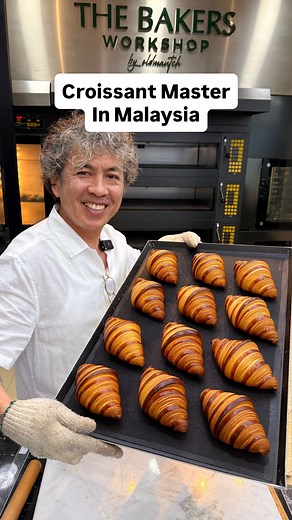 He teaches 4 different types of Baking classes 🥐🍞 👉 Message @oldmanteh99 for class booking | danieldineskl