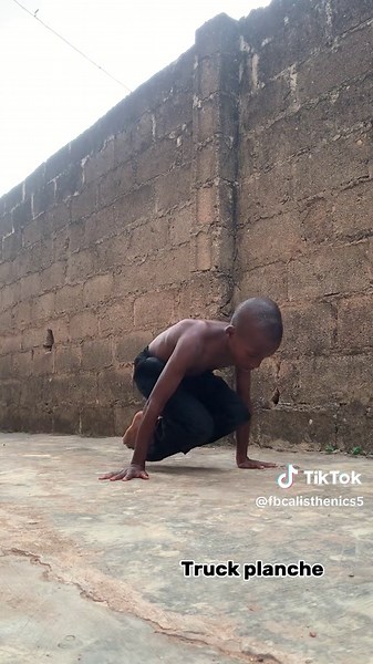 Lil bro Calisthenics skills#calisthenics #viralvideos #elbowlever #levels #lsit #bodyweight #fyp #handstand