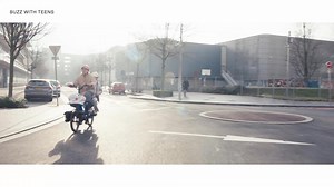 Buzz : Le vélo électrique facile à partager 🧡 Ne choisissez plus entre agilité et puissance au quotidien. Le Buzz débarque avec une autonomie allant jusqu’à 140 km, des accessoires pour toutes la famille et une place à l'arrière ! 🤝 🔸 Moteur Shimano EP6 : 85 Nm de couple pour grimper toutes les côtes, même chargé. 🔸 Format Midtail : Plus court qu'un longtail classique, plus stable qu'un vélo de ville. 🔸 Confort Premium : Tige de selle suspendue et pneus larges pour absorber tous les reliefs
