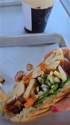 Vegan Banh Mi sandwich by Mendocino Farms. Organic, vegetarian-friendly restaurant💚 #whatieatinaday