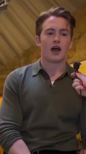 Entrevistas Kit Connor para Screen Daily "El mejor consejo que he recibido en el set fue a mis 8-9 años de edad en mi primera película Get Santa, que aprovechará cada momento posible para sentarme porque la producción siempre es de pie" | Onti