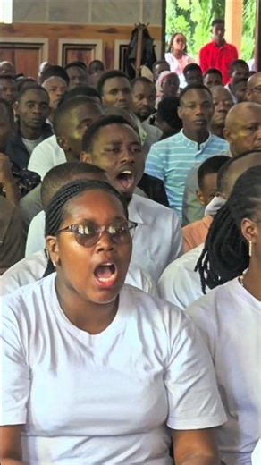 Mpigie Mungu Kelele za Shangwe #catholicchoir #liveperformance #catholicchoir #kmdngarenaro #choir