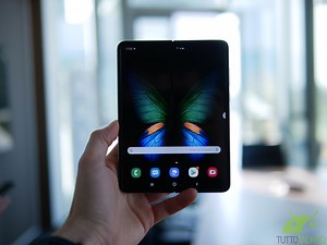 Samsung ci spiega come usare Galaxy Fold senza rischi