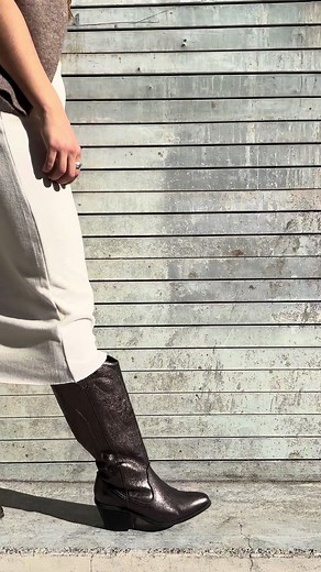 The perfect way to glam up your winter outifts are with our FESTIVAL GUNMETAL boot 💫 SHOW NOW: https://www.jellypop.la/products/festival-gunmetal