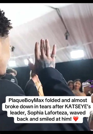 This is so cute! ❤️😊 @sophia laforteza 💜 #PlaqueBoyMax #GRAMMYs2026 (Red Carpet) #KATSEYE #EYEKONS #fypシ @KATSEYE @EYEKONS world official @meret manon @daniela avanzini @LARA RAJ @Megan Skiendiel @Yoonchae