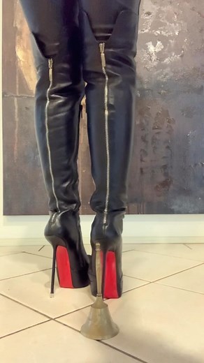 #video #dimarni #dimarniboots #dimarniheels #dimarnishoes #shoes #boots #leatheroperagloves #leather #leatherpants #leatherboots #leathergoddess #leathergoods #leathershoes #custommade #bespoke #handmadewithlove #handmade #ambassador #highheelshoes #highheelboots visit @minxprada #site ❤️ | Lady Queenie Minx